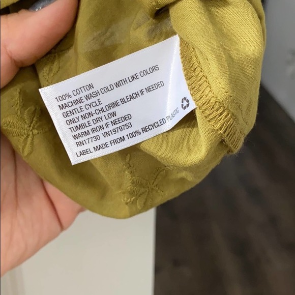 NWT Women's Floral Short Sleeve Blouse - Picture 5 of 6